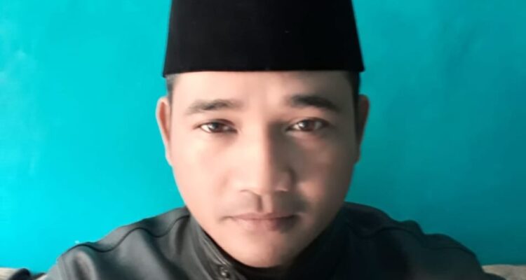 Asep Bima Salah seorang Tokoh aktivis Lingkungan Desa Cigadog yang concern dalam pengembangan dan kemajuan Desa Cigadog.