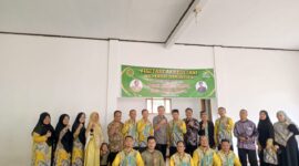 Foto bersama para Asatidzah MA Darusyifa dalam kegiatan Visitasi Akreditas Tahun 2024
