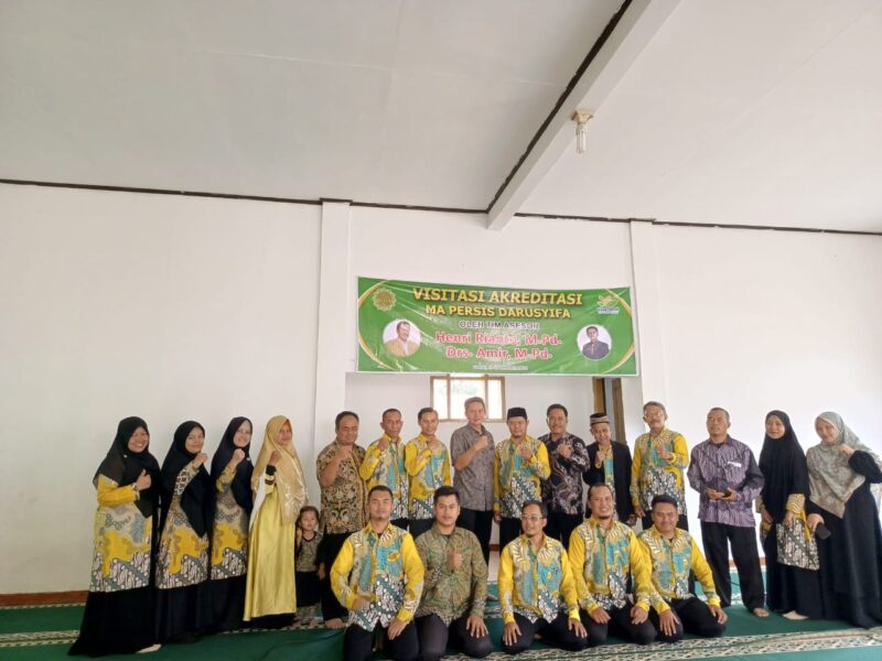 Foto bersama para Asatidzah MA Darusyifa dalam kegiatan Visitasi Akreditas Tahun 2024