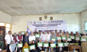 Foto: Kegiatan pemberian penghargaan kepada 17 KPM PKH Kecamatan Garut Kota yang telah Graduasi mandiri
