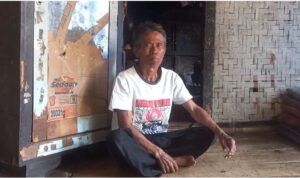 Ilin Warga Kampung Sukadanuh Desa Linggamukti Kecamatan Sucinaraja Garut