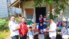 Tim PKH Kecamatan Banyuresmi bersama pemerintah desa melakukan monitoring pembangunan Rumah Sejahtera Terpadu (RST) dan bantuan kewirausahaan untuk Ahmad