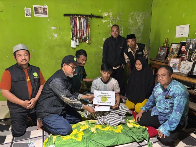 
					PD Persis Garut Serahkan Santunan kepada Keluarga Korban Kebakaran di Kampung Kadongdong Banjarwangi