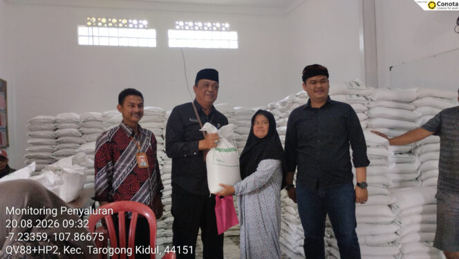 
					Kadis DPMD Garut Pantau Penyaluran Bantuan Beras 30 Kilogram di Kersamenak