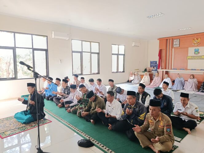 
					Camat Sucinaraja Giat Laksanakan Istigasah Tingkat Kecamatan, Perkuat Keimanan dan Silaturahmi